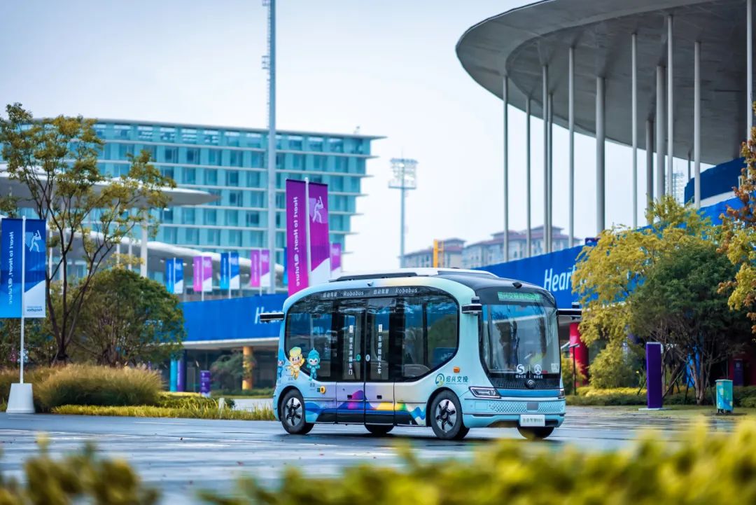 “点题”全国两会,宇通响亮作答 图片