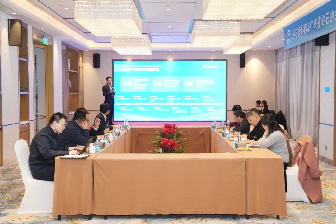 砂石行业绿色转型加速，新能源矿卡驱动低碳未来