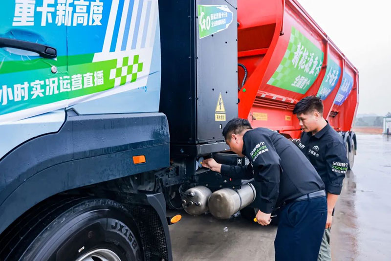 在宇通的直播间 看见新能源重卡的大舞台