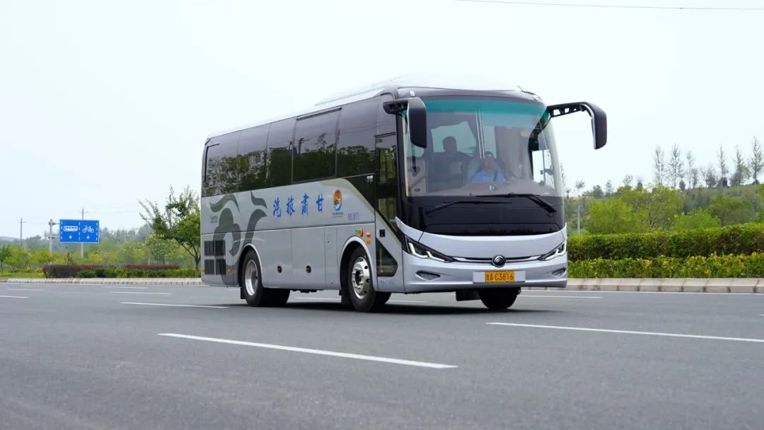 国风车奔赴丝绸路！宇通携手甘肃旅汽打造西北高端游