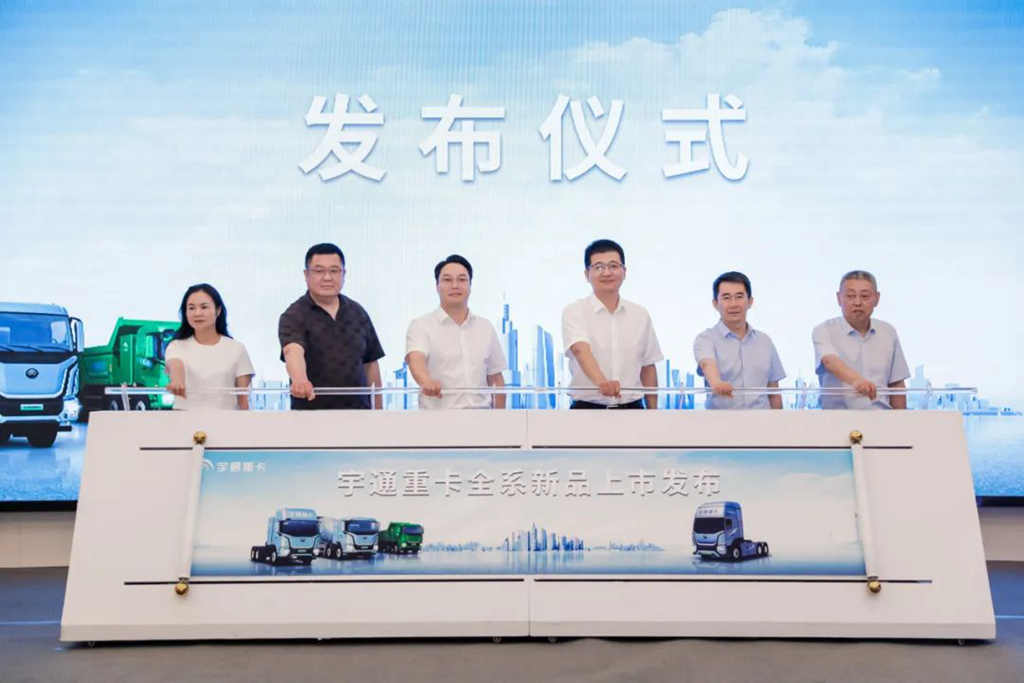 现场签约超百台！宇通重卡全系新品亮相南京