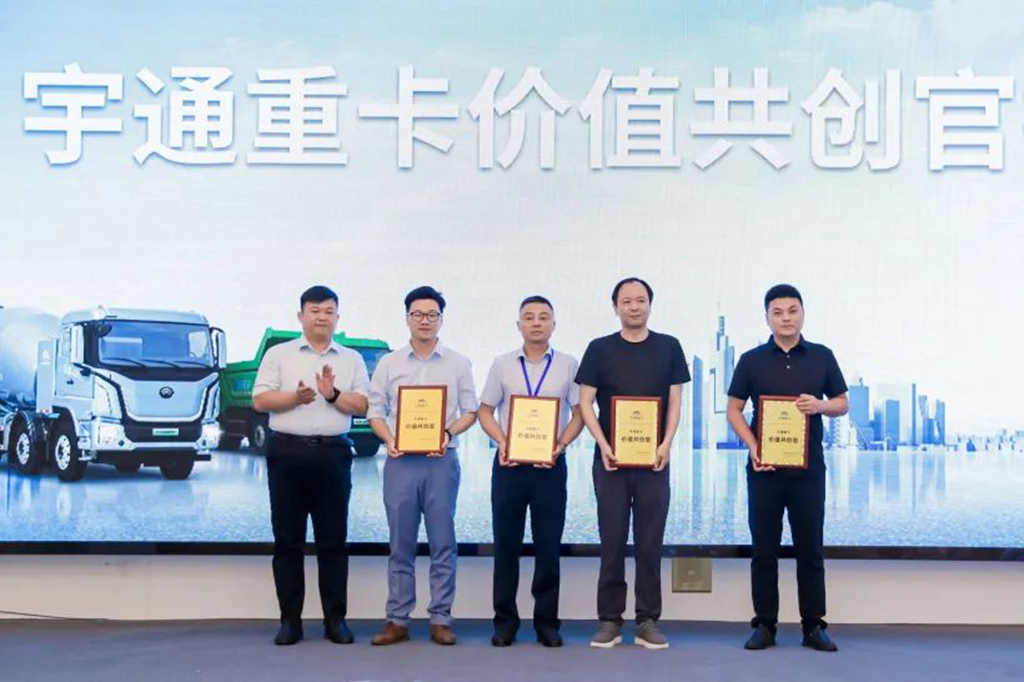 现场签约超百台！宇通重卡全系新品亮相南京
